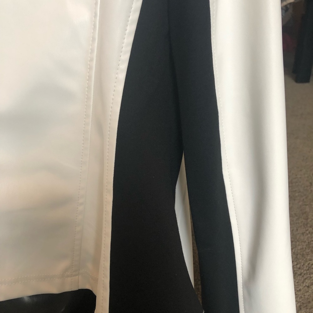 Woman’s jacket - Picture 12 of 12